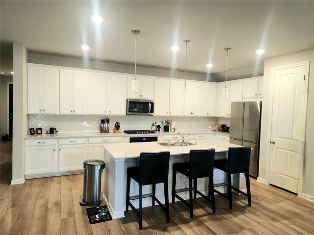 180 Golden Gate LN, Kyle, TX 78640