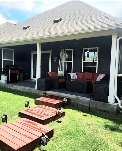180 Golden Gate LN, Kyle, TX 78640