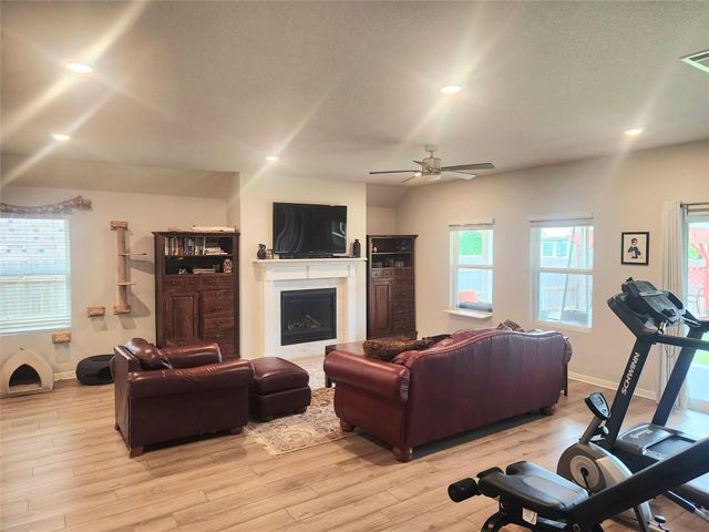 180 Golden Gate LN, Kyle, TX 78640