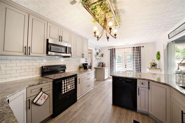 184 Glenn Eagles Way, Hiram, GA 30141