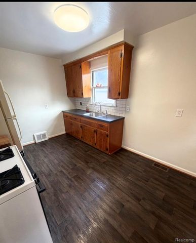 17220 Hanna Street, Melvindale, MI 48122