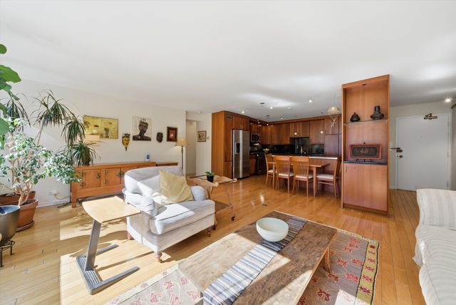 850 N Dewitt Place 9J, Chicago, IL 60611