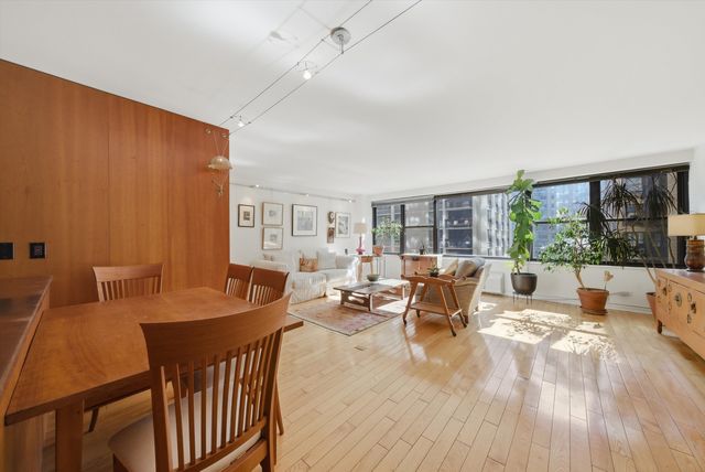 850 N Dewitt Place 9J, Chicago, IL 60611