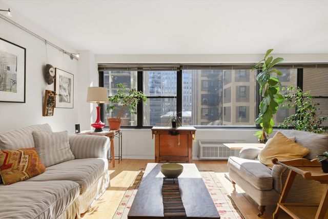 850 N Dewitt Place 9J, Chicago, IL 60611