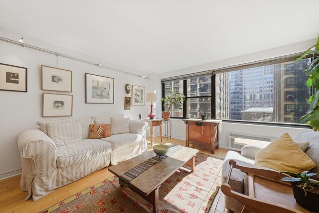 850 N Dewitt Place 9J, Chicago, IL 60611