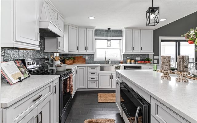 570 Steiner Bridge Road, Mars Boro, PA 16059