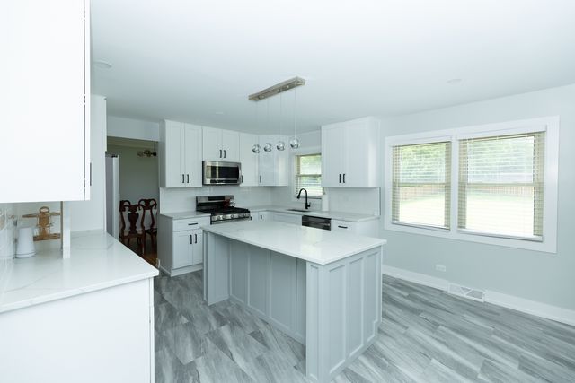 3145 Hillside Lane, Darien, IL 60561