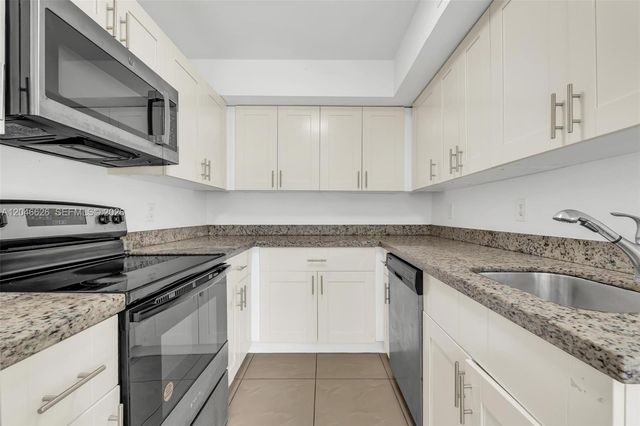 15560 SW 104th Ter 6112, Miami, FL 33196
