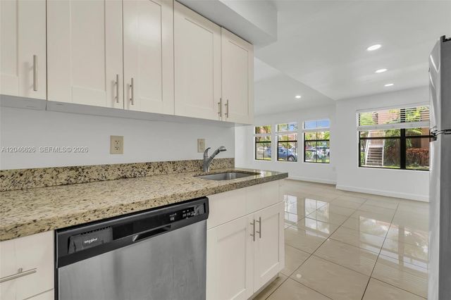 15560 SW 104th Ter 6112, Miami, FL 33196