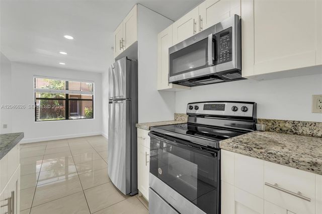 15560 SW 104th Ter 6112, Miami, FL 33196