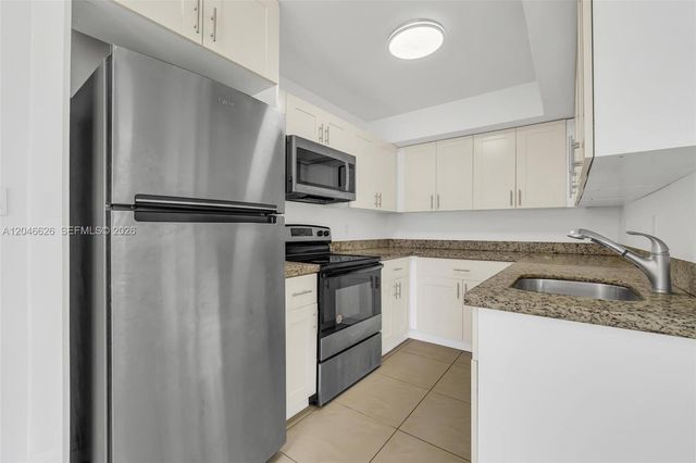 15560 SW 104th Ter 6112, Miami, FL 33196