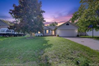 6098 Hedgerow Circle, Grand Blanc, MI 48439