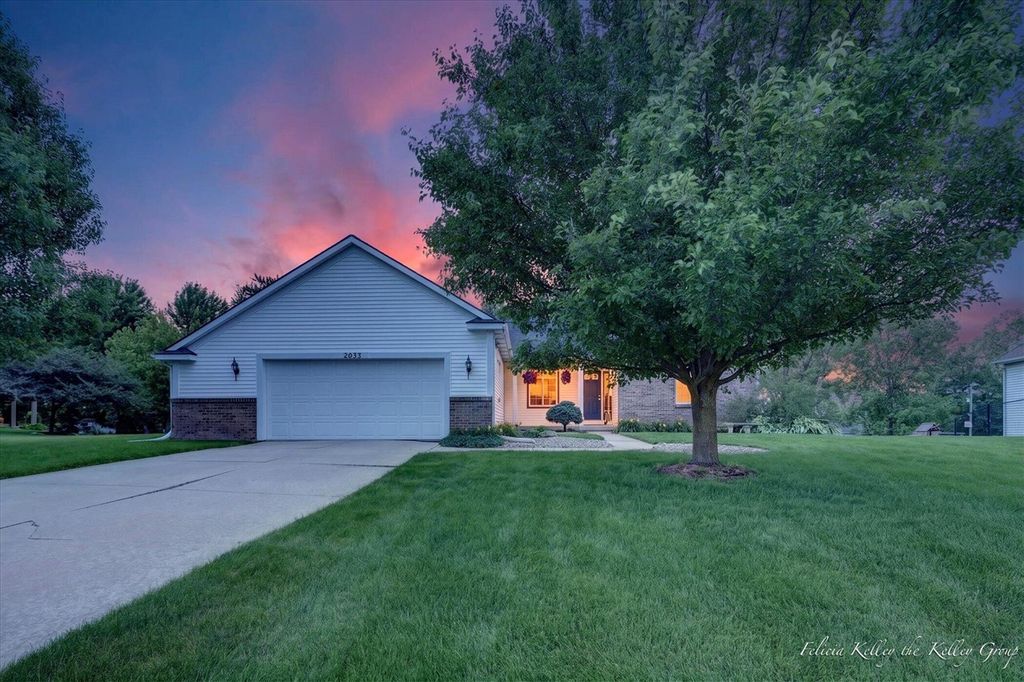 2033 Orchard Ridge Drive, Grand Rapids, MI 49534