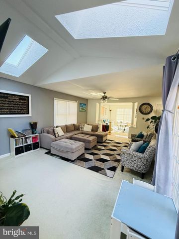 16108 KENNEDY ST, Woodbridge, VA 22191