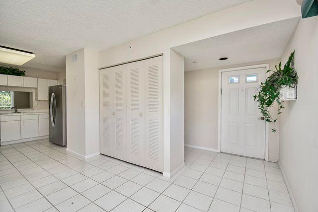 4734 Lucerne Lakes Boulevard E 301, Greenacres, FL 33467