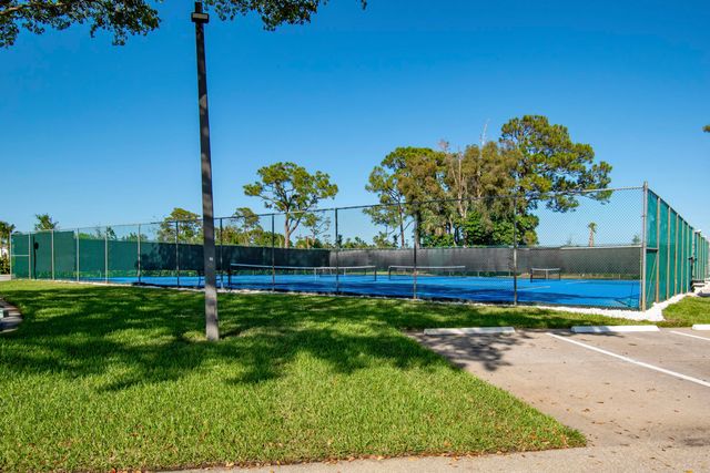 4734 Lucerne Lakes Boulevard E 301, Greenacres, FL 33467