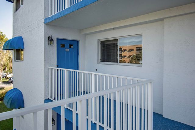 4734 Lucerne Lakes Boulevard E 301, Greenacres, FL 33467