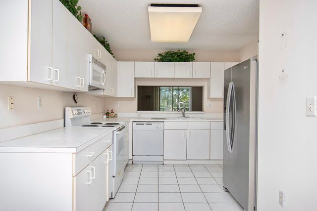 4734 Lucerne Lakes Boulevard E 301, Greenacres, FL 33467