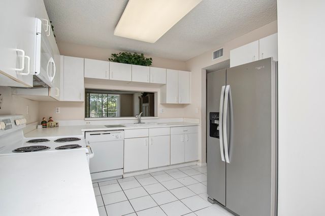 4734 Lucerne Lakes Boulevard E 301, Greenacres, FL 33467
