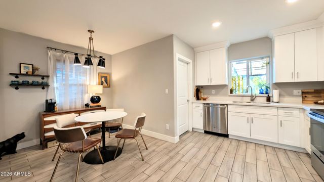 2812 N 24TH Place, Phoenix, AZ 85008