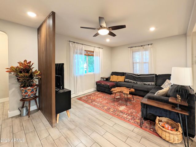 2812 N 24TH Place, Phoenix, AZ 85008