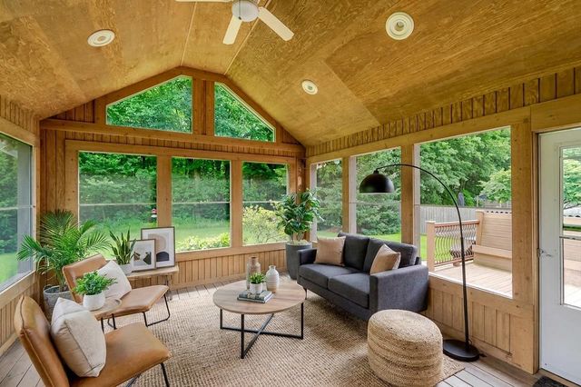 300 Sandpiper Drive, Chesterton, IN 46304