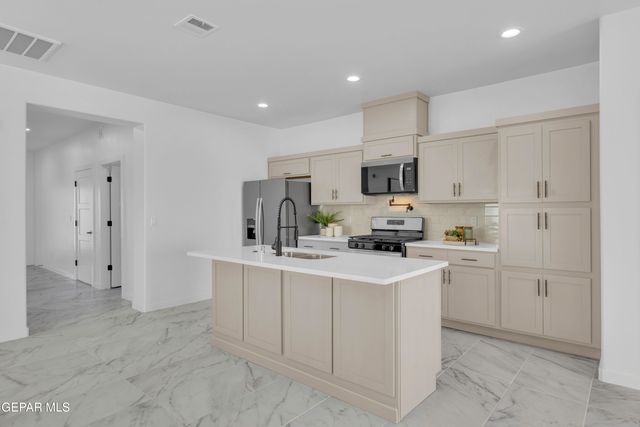 12853 Kingsbury Avenue, El Paso, TX 79928