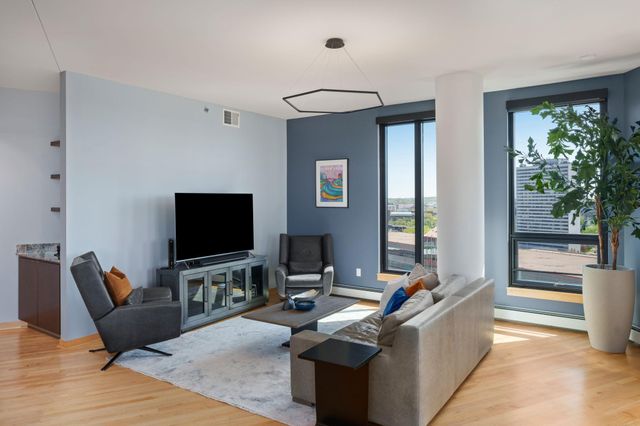 1240 S 2nd Street 1201, Minneapolis, MN 55415
