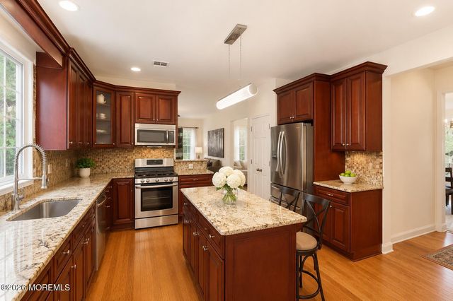 8 Sunshine Way, Jackson, NJ 08527
