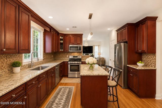 8 Sunshine Way, Jackson, NJ 08527