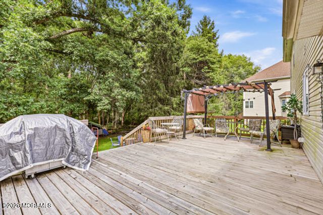 8 Sunshine Way, Jackson, NJ 08527