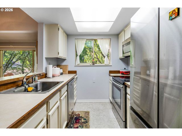 10137 Sw TRAPPER Ter, Beaverton, OR 97008
