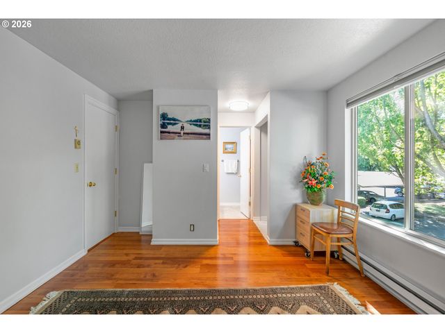 10137 Sw TRAPPER Ter, Beaverton, OR 97008