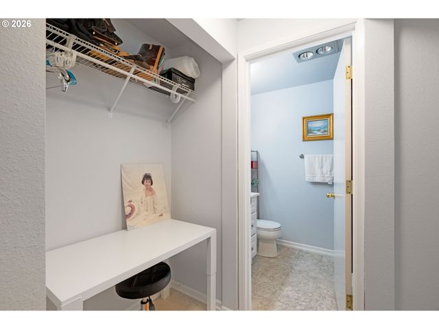 10137 Sw TRAPPER Ter, Beaverton, OR 97008