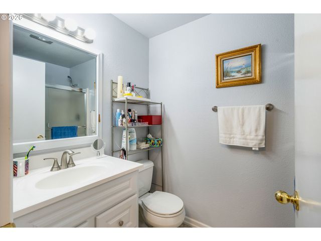 10137 Sw TRAPPER Ter, Beaverton, OR 97008