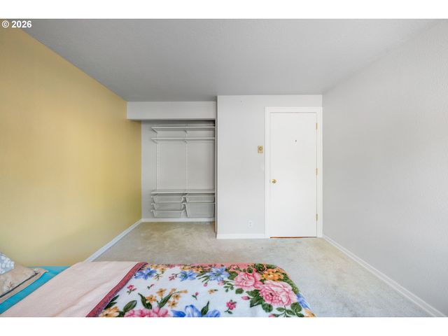 10137 Sw TRAPPER Ter, Beaverton, OR 97008