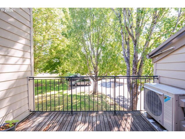 10137 Sw TRAPPER Ter, Beaverton, OR 97008