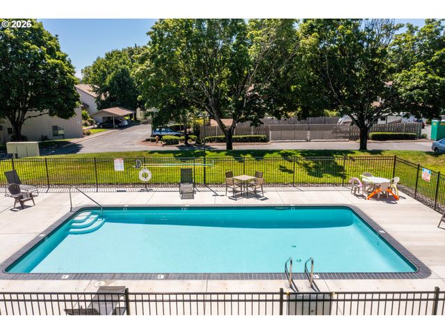 10137 Sw TRAPPER Ter, Beaverton, OR 97008