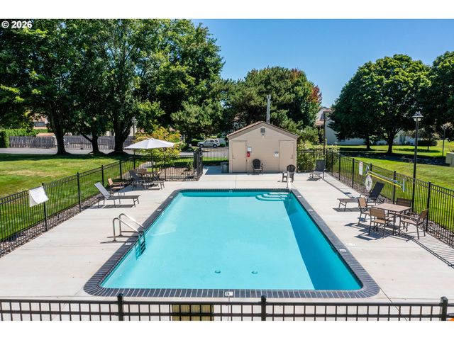 10137 Sw TRAPPER Ter, Beaverton, OR 97008