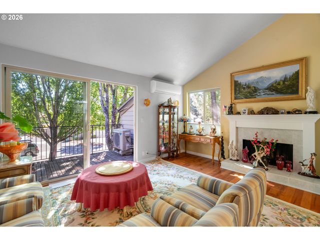 10137 Sw TRAPPER Ter, Beaverton, OR 97008