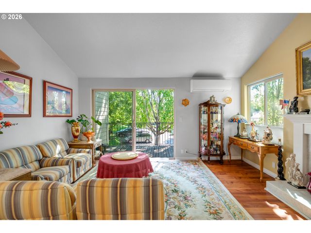 10137 Sw TRAPPER Ter, Beaverton, OR 97008