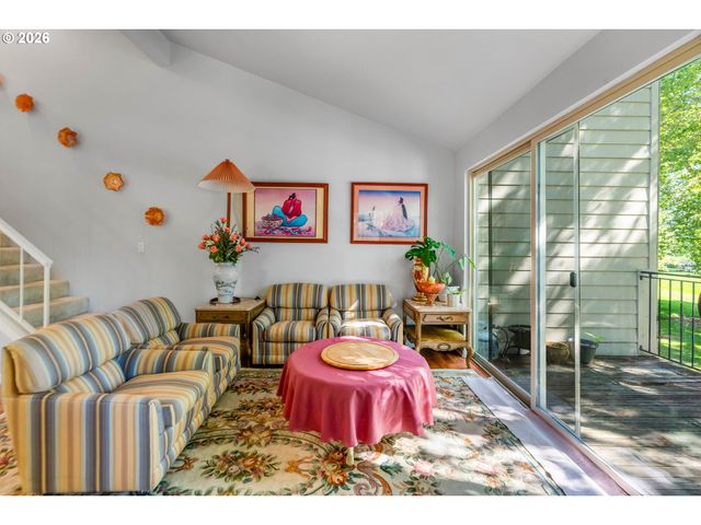 10137 Sw TRAPPER Ter, Beaverton, OR 97008