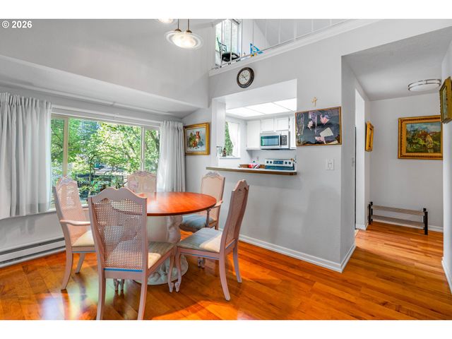 10137 Sw TRAPPER Ter, Beaverton, OR 97008