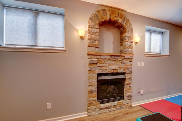669 Davis Circle, Crown Point, IN 46307