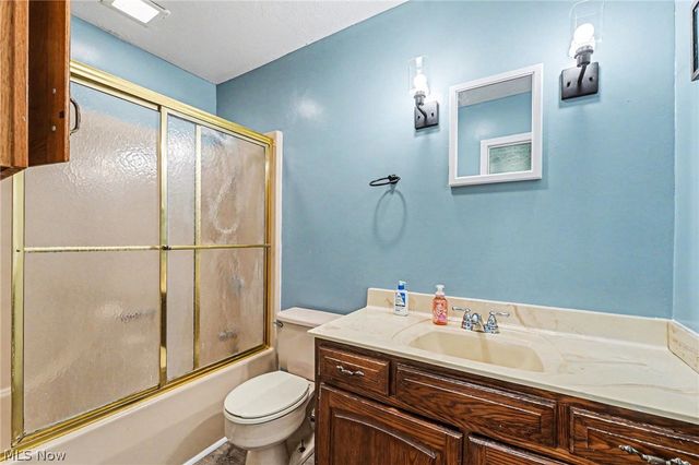 7714 Hopkins Road, Mentor, OH 44060