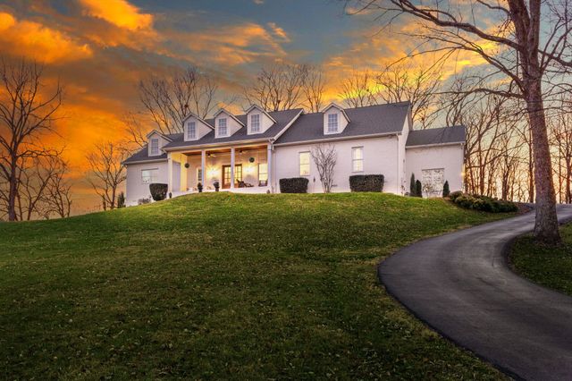 4447 Savage Pointe Dr, Franklin, TN 37064