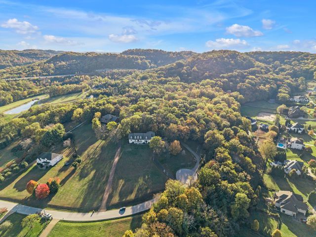 4447 Savage Pointe Dr, Franklin, TN 37064