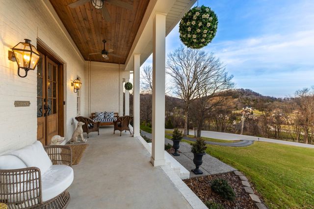 4447 Savage Pointe Dr, Franklin, TN 37064