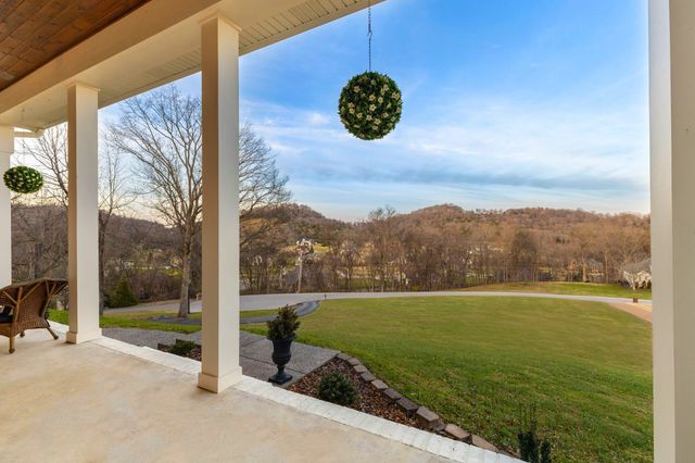 4447 Savage Pointe Dr, Franklin, TN 37064