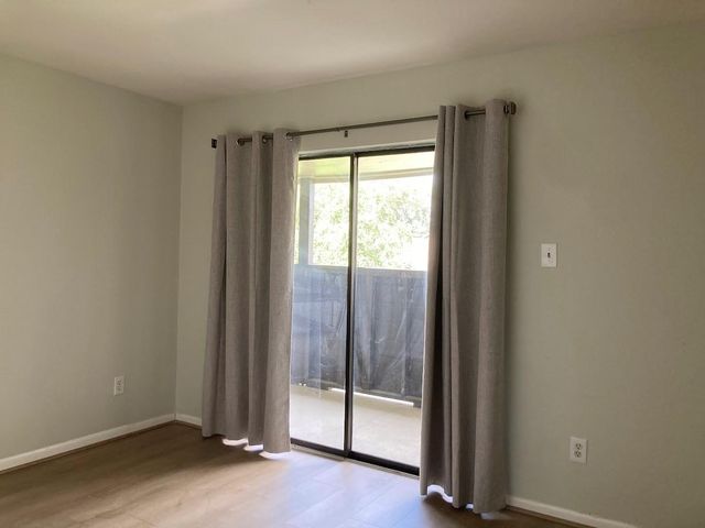 3075 Walnut Bend Lane 33, Houston, TX 77042